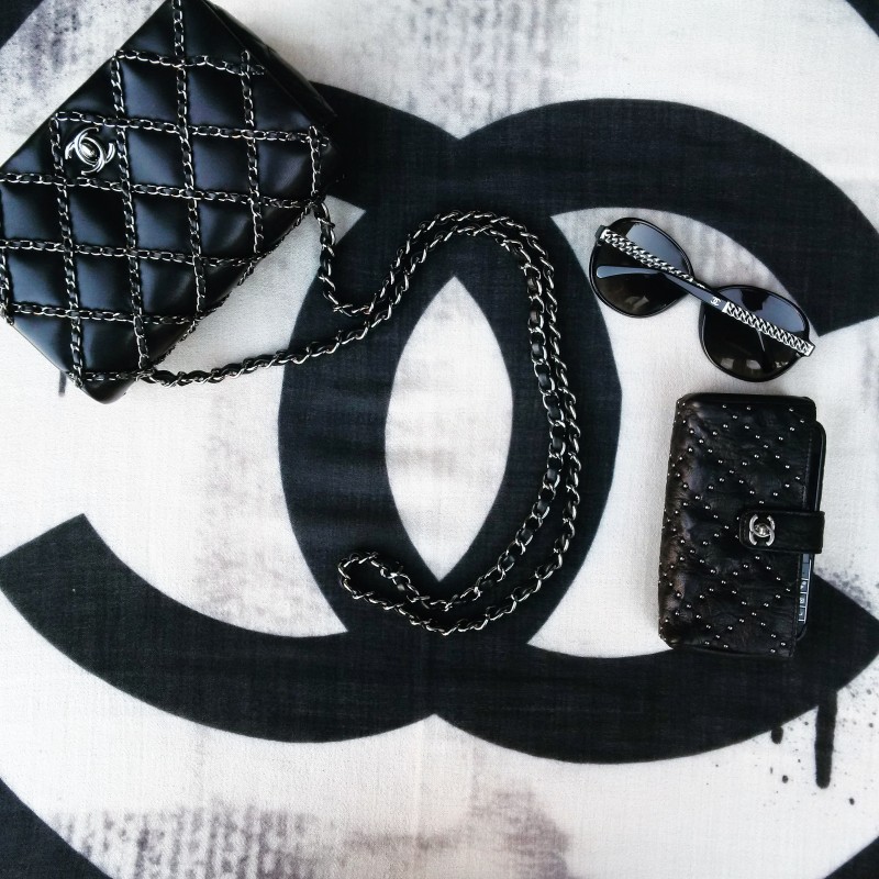 Louis Vuitton Black Calfskin Leather and Python Love Note Bag - Yoogi's  Closet