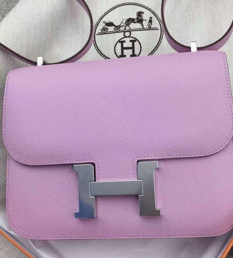 Hermès F/W 2017 Rose Pourpre color is a balance between hot pink