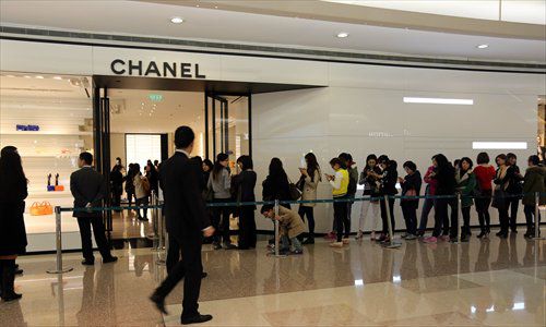 Lines outside China Chanel http://www.globaltimes.cn/content/913074.shtml