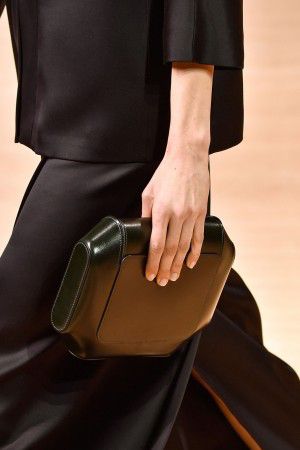 Hermes-Black-Sac-Poudrier-Compact-Clutch-Bag-Fall-2015-Runway-300x450