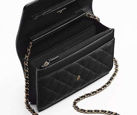 Oh yes, she is POPULAR! ✨🤩 The new Wallet On Chain Lily, $1670 🛍️ La, wallet on chain lily