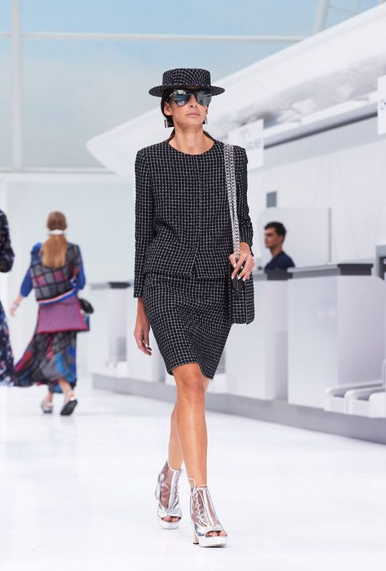 Chanel Spring 2016 Ready-to-Wear Collection  Fashion, Knitwear  inspiration, Fashion week spring