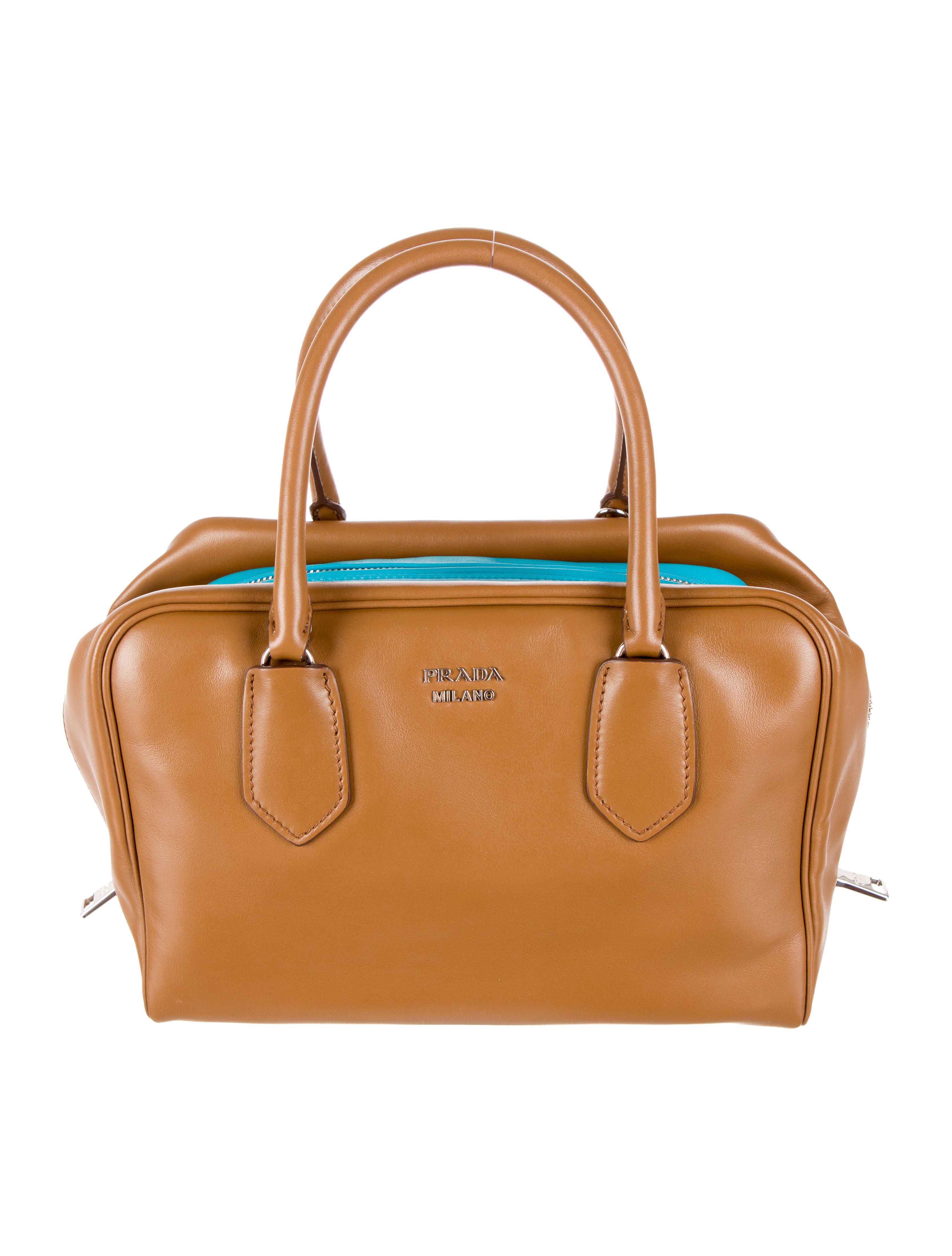 Introducing you to a new bag obsession: Monogram Trapeze Bag. This