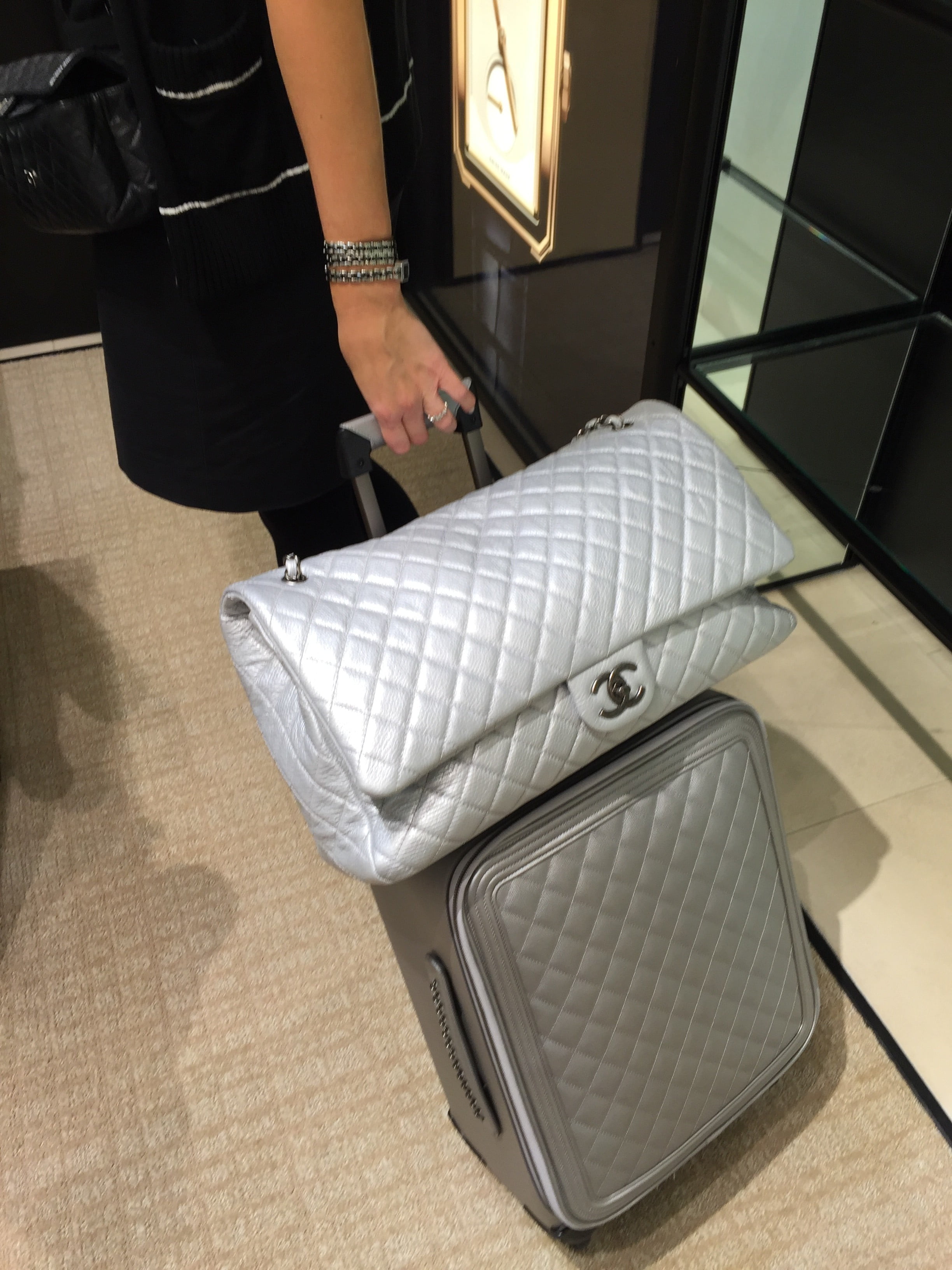 Chanel XXL Airline Flap Bag Tweed en 2023