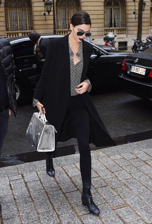 kendall-jenner-just-debuted-diors-new-bagand-its-awesome-1686059-1457218734.640x0c