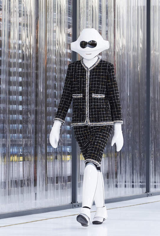 Chanel held their SS17 show in a “data center” with light up bags and robots  #WearableWednesday « Adafruit Industries – Makers, hackers, artists,  designers and engineers!