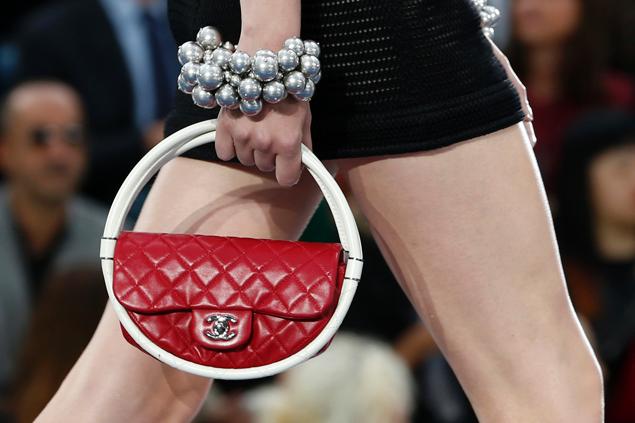 chanel hoop bag