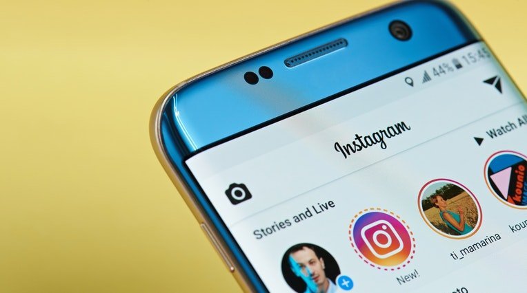 Instagram Stories vs. Snapchat—and the Champion Is? - PurseBop