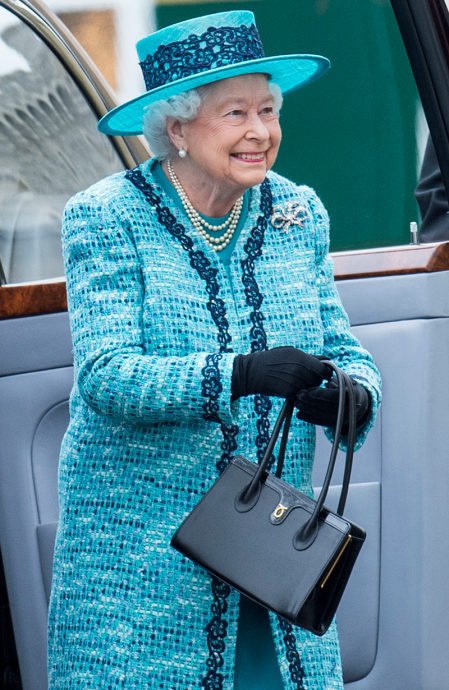 The Secret Behind Queen Elizabeth's Purse | Reader's Digest