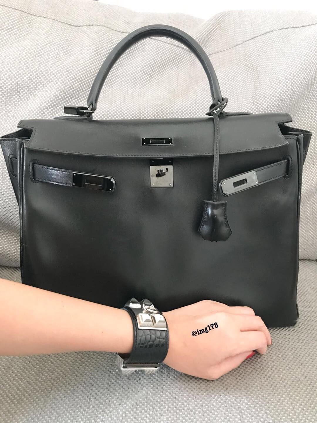 Little Black Bag: The Ultimate Versatility Bag - PurseBop