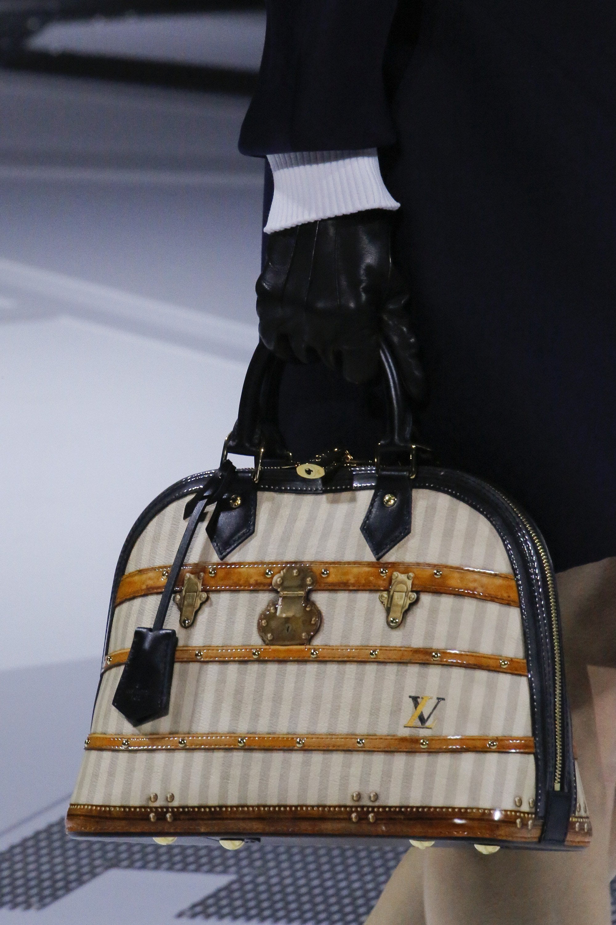 Louis Vuitton Vivienne Spaceman - BAGAHOLICBOY  Louis vuitton, Louis  vuitton jewelry, Fendi handbag