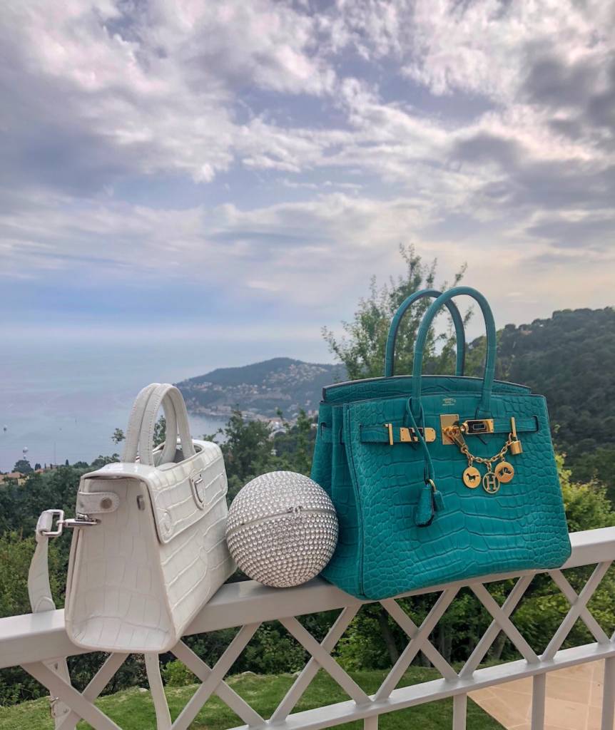 vionarosalina carried #Hermes birkin 30 orange togo leather with palladium  hardware ——————————————————————————— Rp 246.