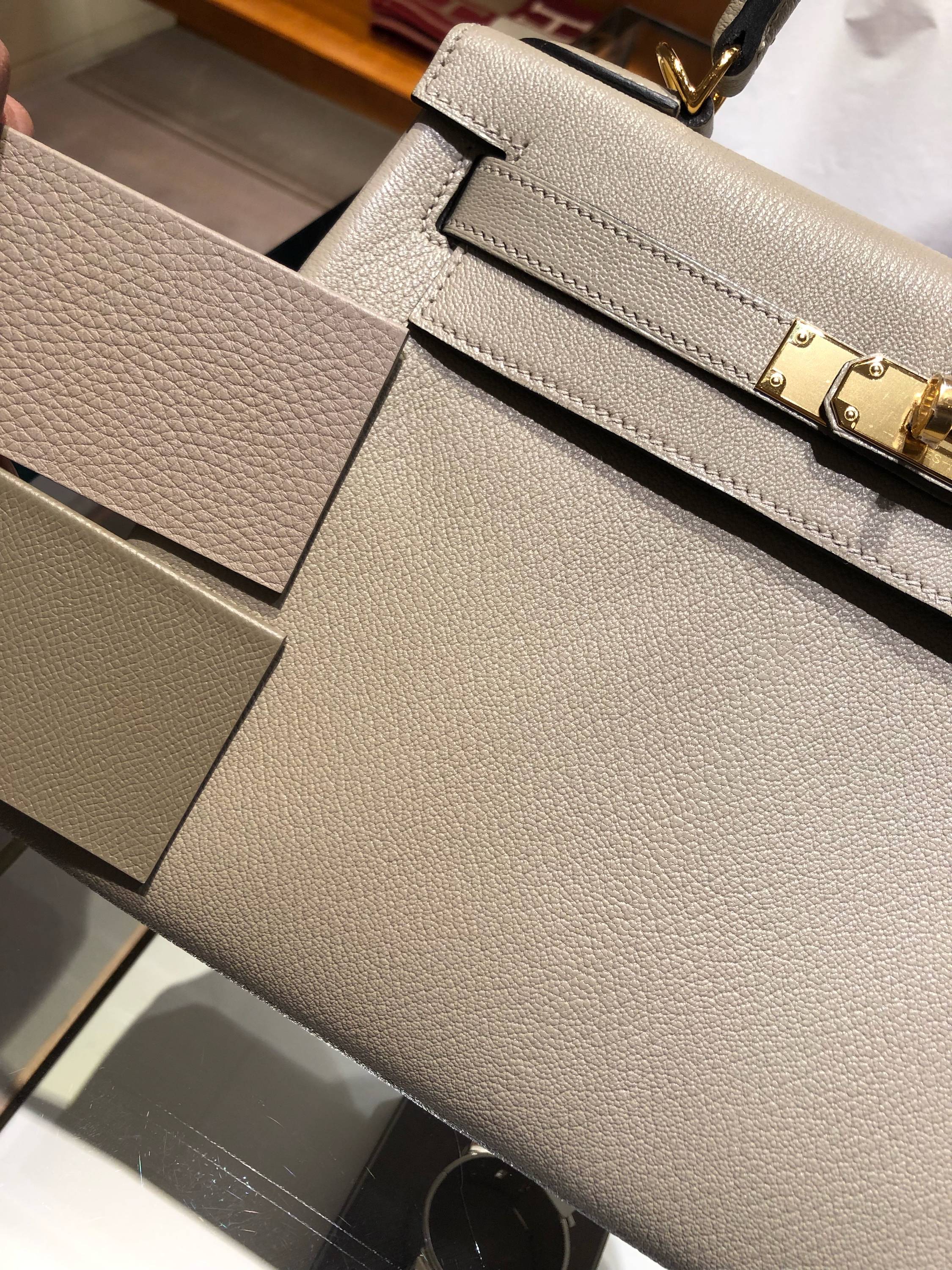 Hermès Kelly Gris Tourterelle Chèvre and Vert Bosphore Handbag