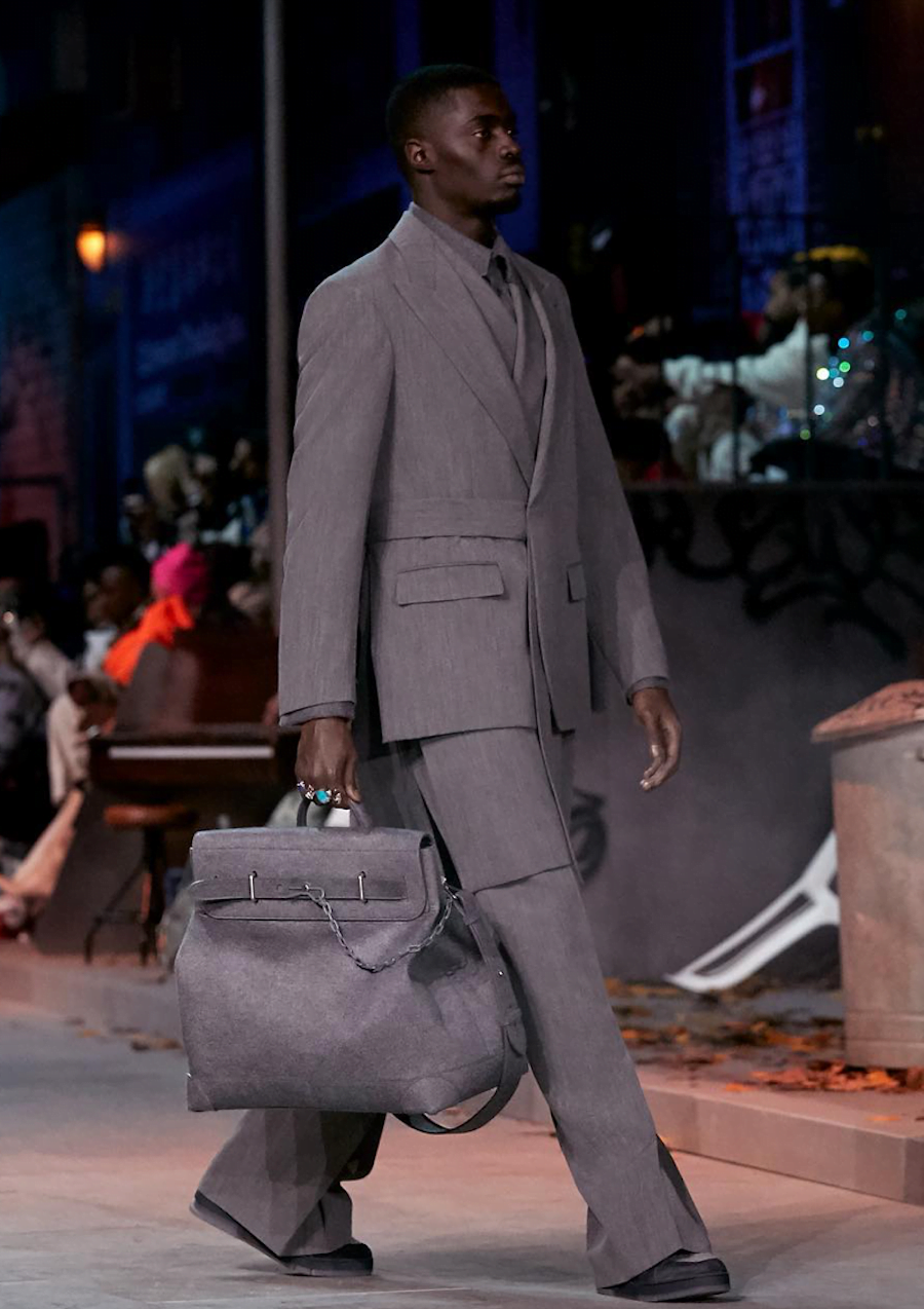 Louis Vuitton  Men fashion show, Louis vuitton mens bag, Mens bags fashion