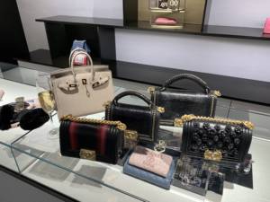 Chanel chicago new store opening Chanel Boy Handle lizard Gris Tourterelle Birkin 25