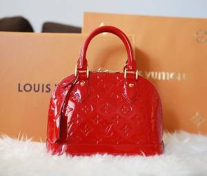 Louis Vuitton Patent Red Envelope Crossbody – LuxuryPromise