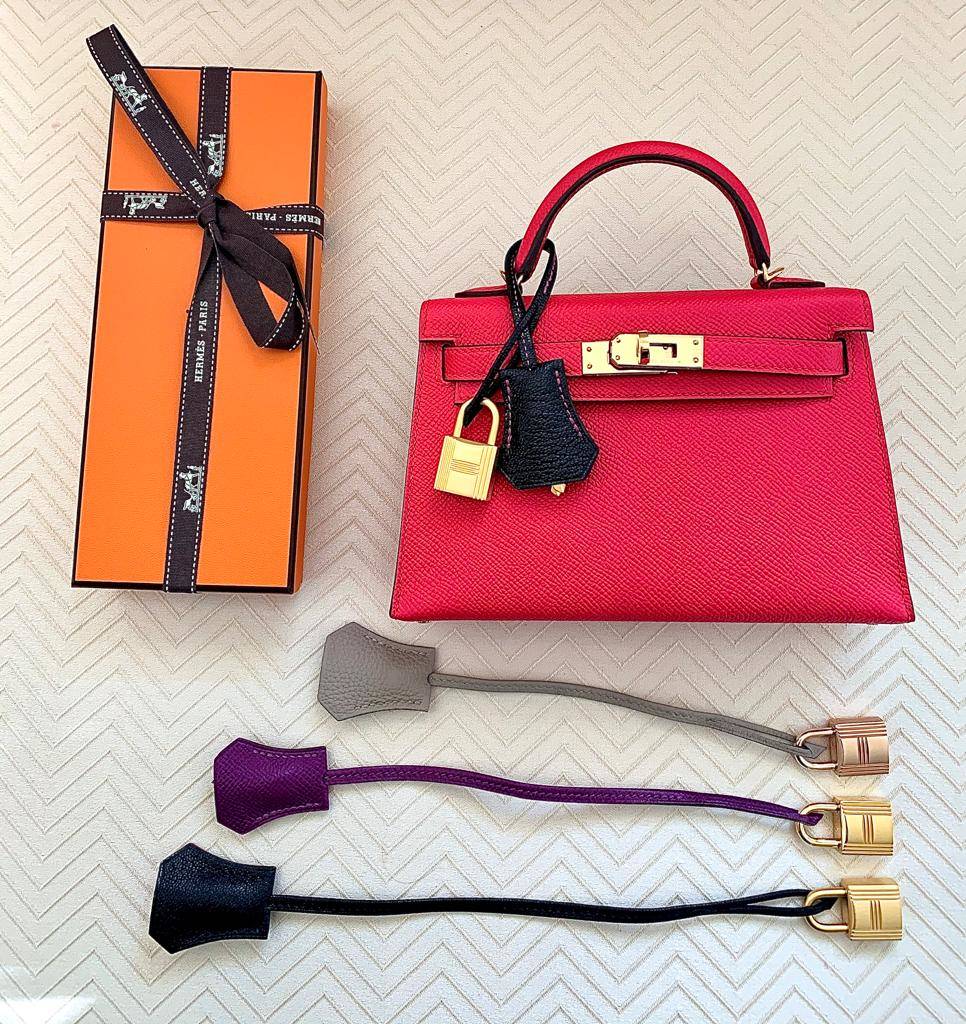 Queen of Bad Decisions is back in NY. Her Hermes mini Kelly in