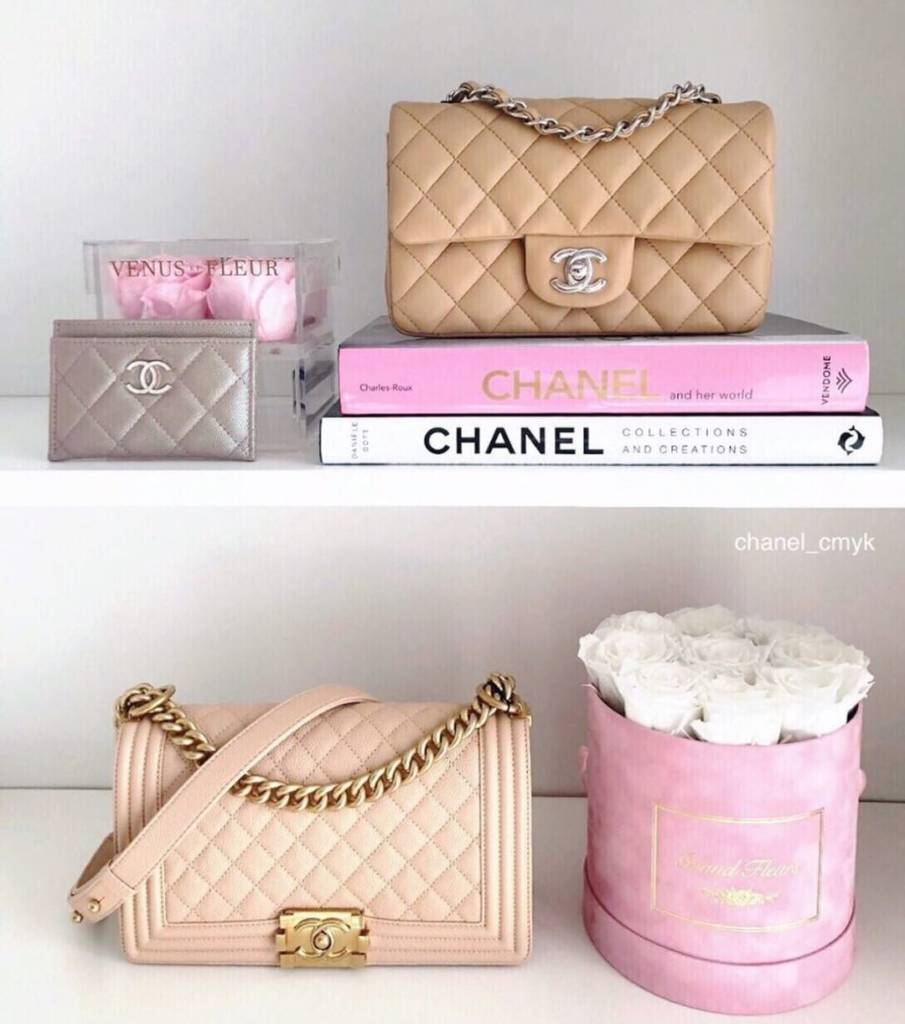 CHANEL 19 - Handbags