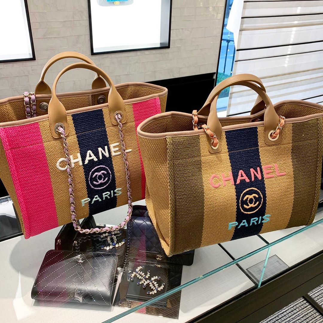 CHANEL DEAUVILLE TOTE COMPARISON - 22S TOP HANDLES in SMALL VS 20S