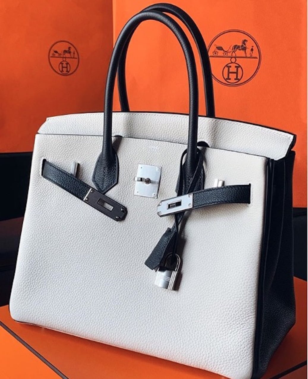 NEVER BUYING AN HERMES LINDY!!  The WORST HERMES Luxury Bags..Don't Waste  Your Money 