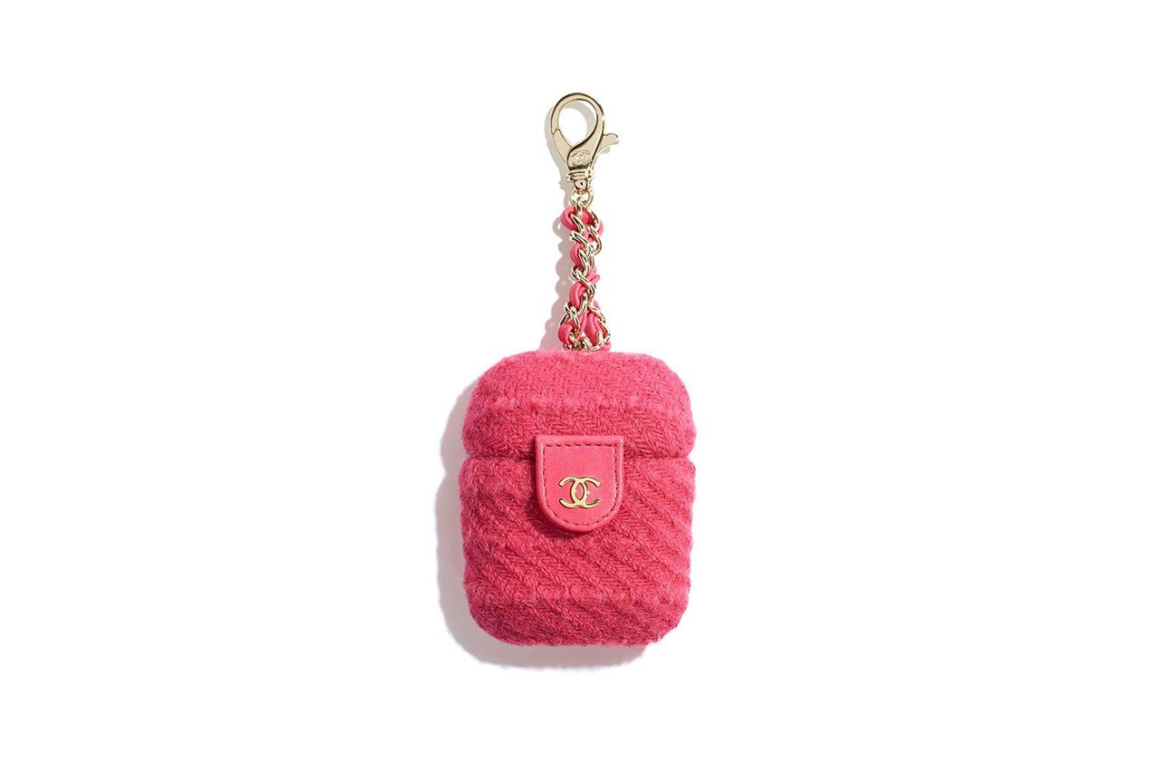 CHANEL Phone & Airpods Case with Chain – mivgarvge