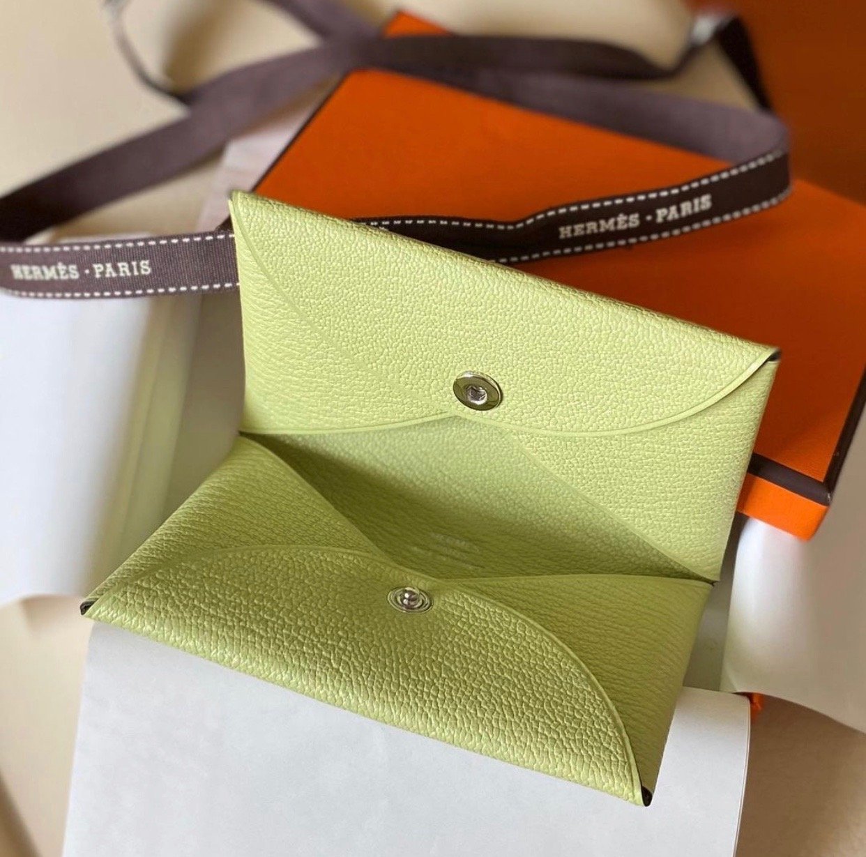 The new Hermès Calvi Duo and all Spring Summer 2021 leather colors up  close. 