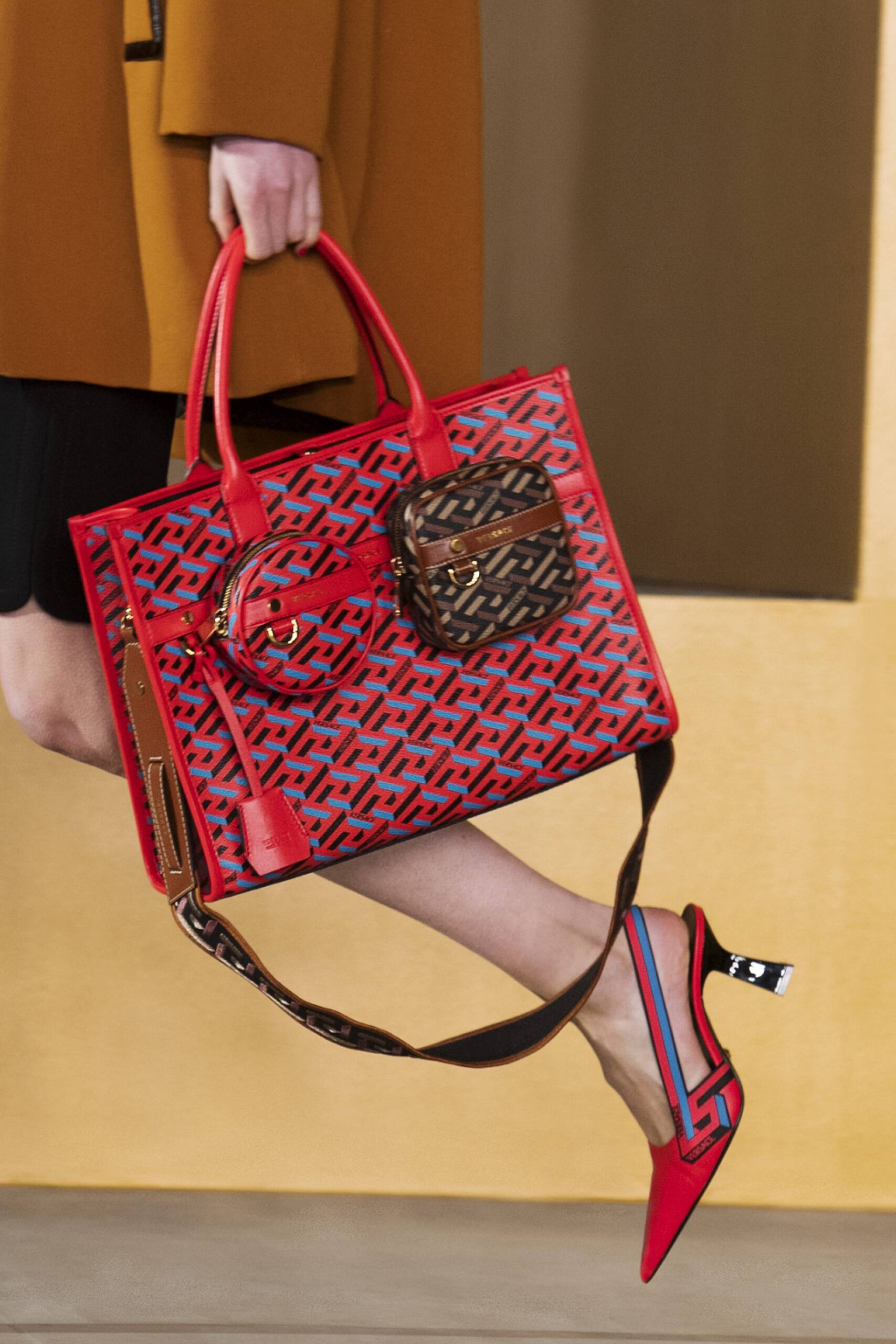 10 Major Bag Trends for 2021 - Bags Purses Runway Instagram Bottega Versace