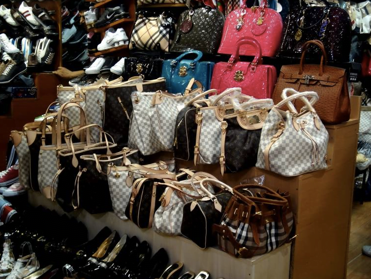 LV Canvas bags will discontinue Rumour: LV Sales Advisor Finally