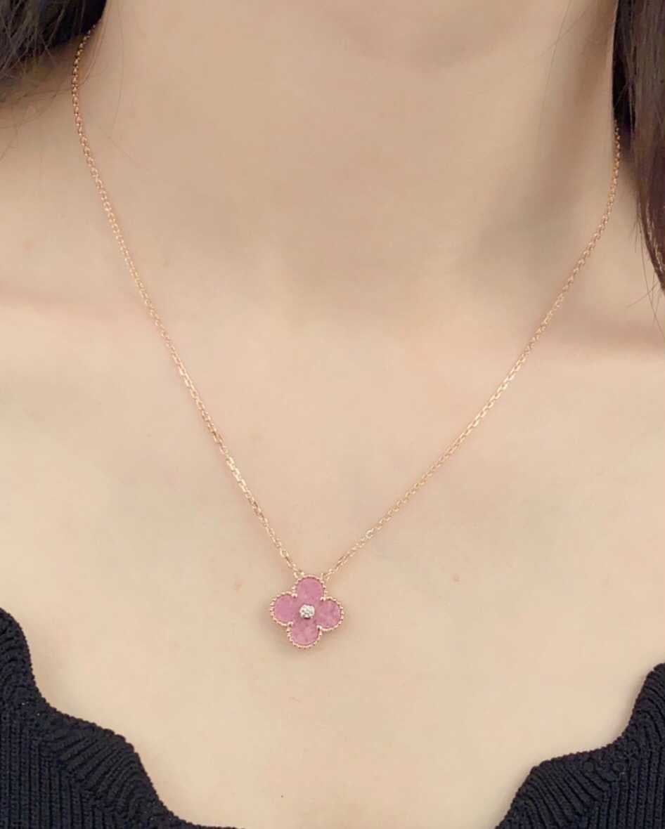Van Cleef & Arpels 2015 Limited Edition Vintage Alhambra Necklace - 18K  Rose Gold Pendant Necklace, Necklaces - VAC29916 | The RealReal