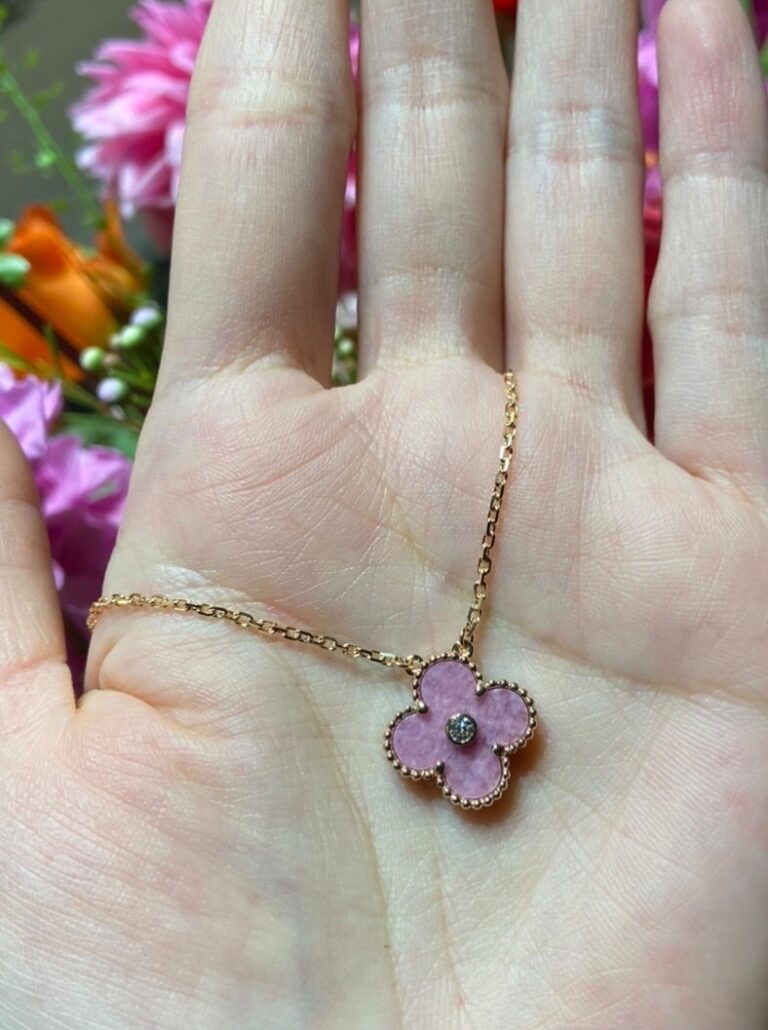 Breaking News on the Van Cleef & Arpels 2025 Holiday Pendant PurseBop