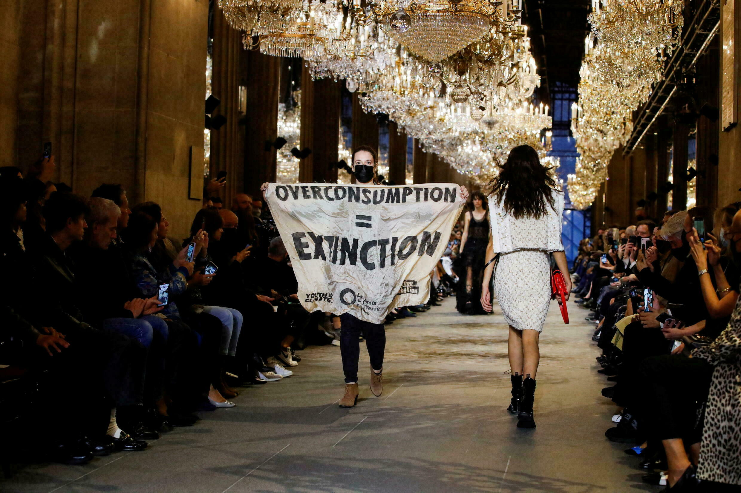 Louis shop vuitton stage