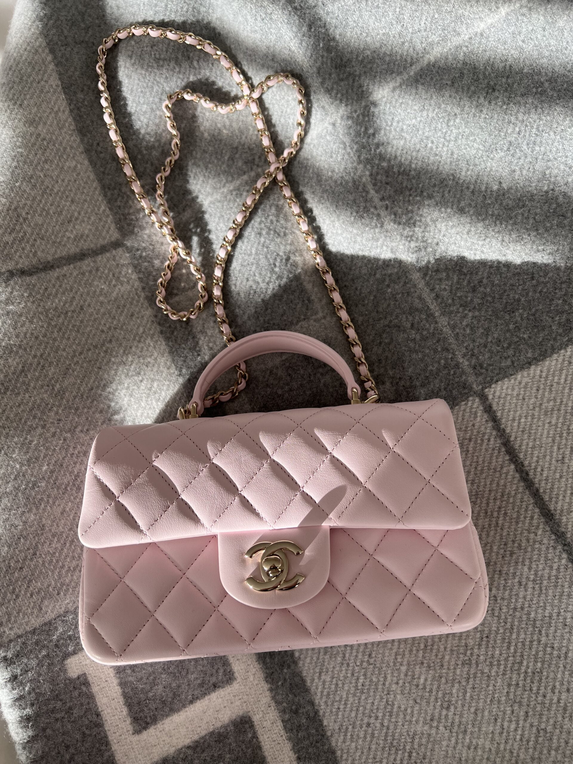 The Complete Guide to the Chanel 22P Classic Mini Handle - PurseBop