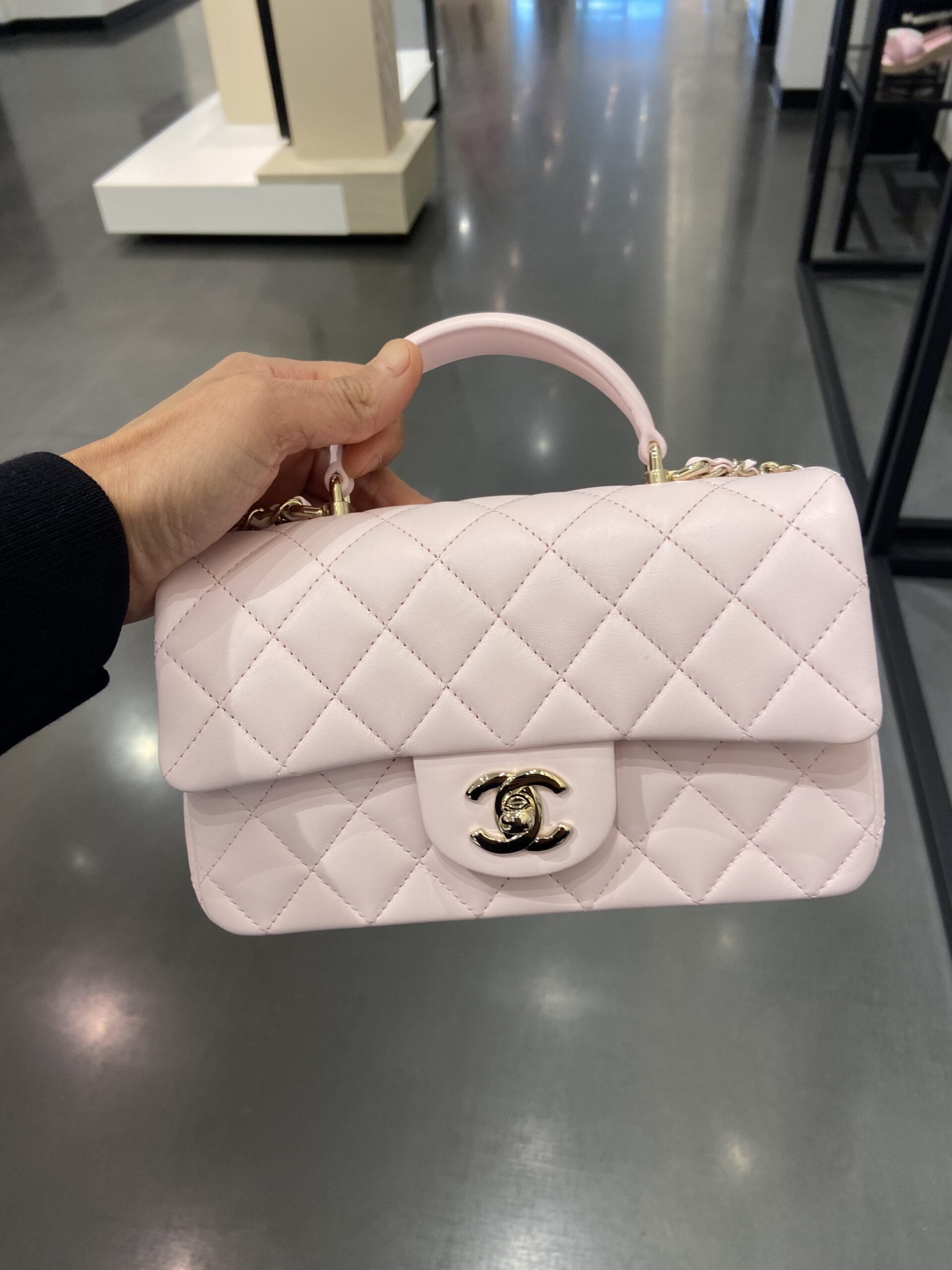 The Complete Guide to the Chanel 22P Classic Mini Handle - PurseBop