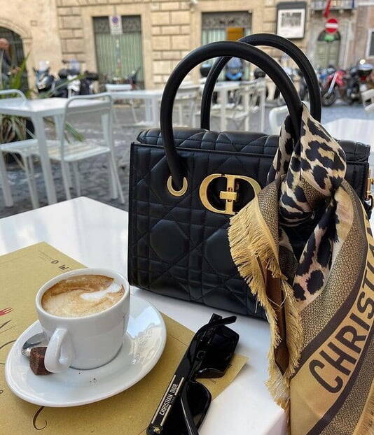 X 上的 Bellissima Lebailly：「#mood right now is #shopping #shoppingbags  #shopaholic #brand #luxury #expensive product #vip #Chanel #Dior #Sephora  #Prada #Versace #MetGala #Cannes #euro #dollarvS #instagram #twitter  #fashion #fashionblo