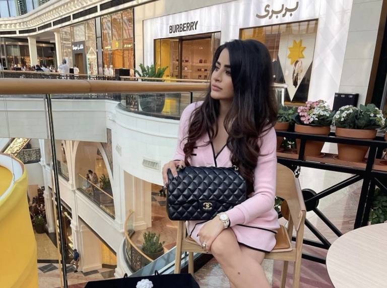 What Do You Wear While Luxury Shopping - PurseBop