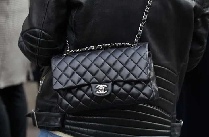 Chanel - Classic Flap Bag - Jumbo - Beige Caviar - Immaculate