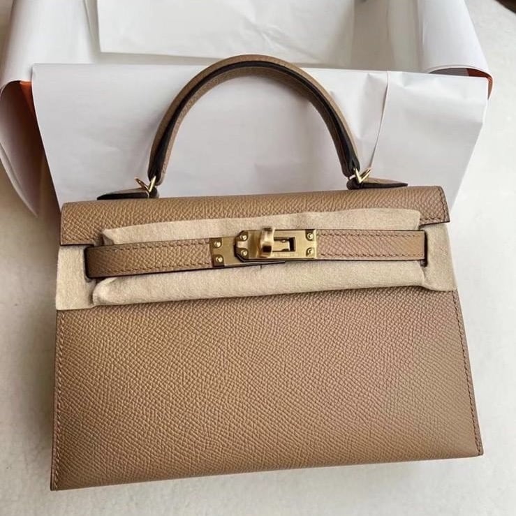 The latest color from the Hermes Spring/Summer 2022 collection! Comfortable  brown Chai is now in stock.