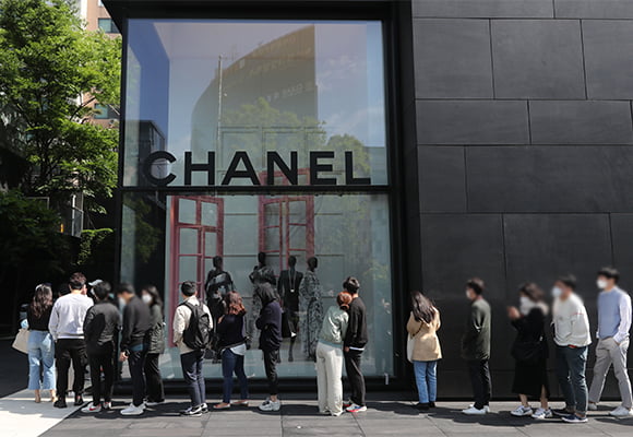 Chanel Frenzy in South Korea People Camping Outside the Store