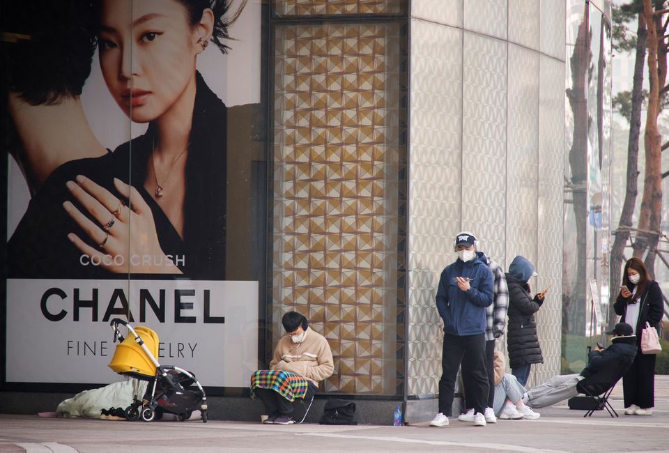 First Look at New Chanel Handbag Campaign With Jennie From