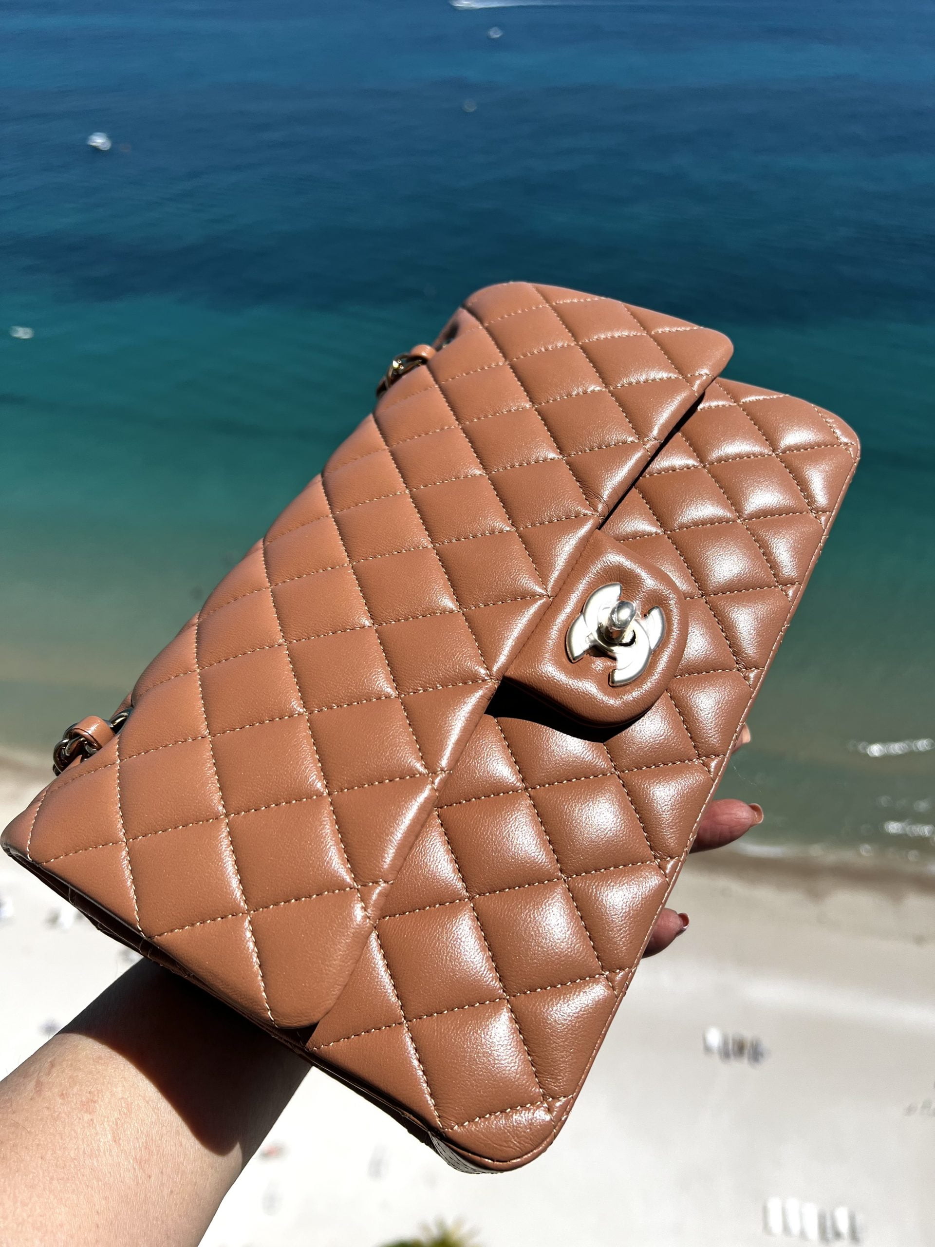 chanel classic flap bag caramel