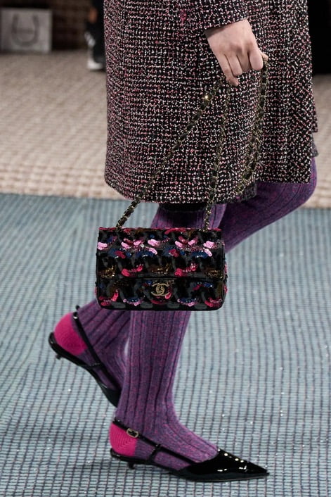 Lot - CHANEL HOT PINK TWEED BAG