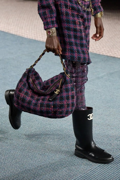 Chanel 19 Tweed 22A