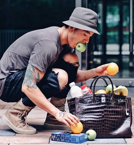 Men carrying Birkins 😍 #birkin #fashion #luxury #hermes