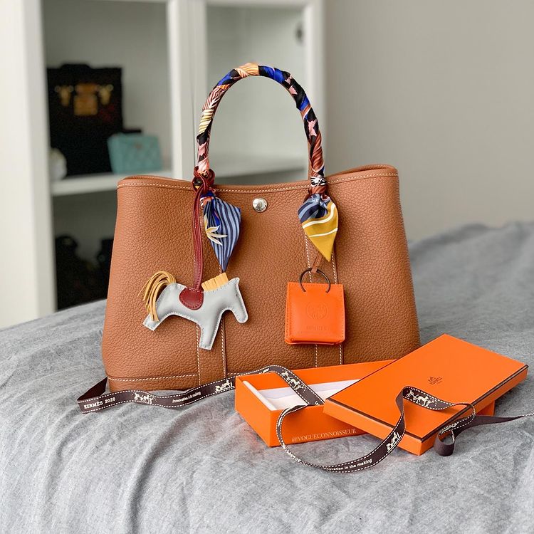 What do you of this new bag from Hermes? 🤩 In the Loop size 18