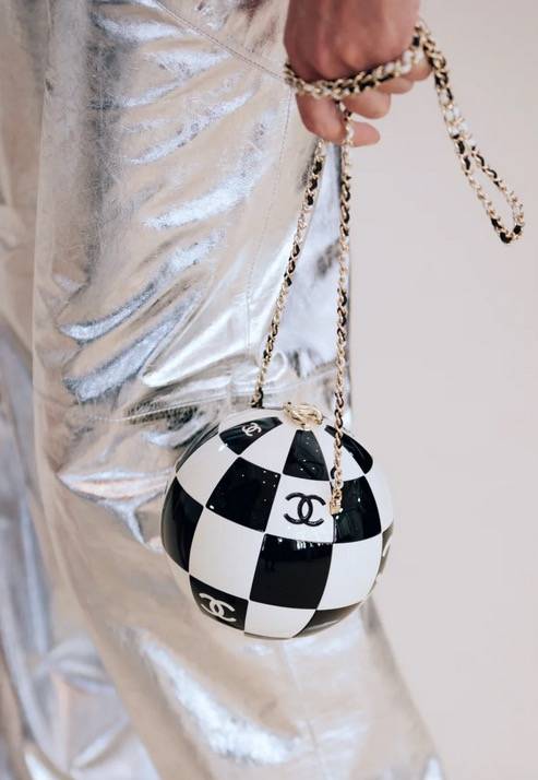 chanel beach ball 48