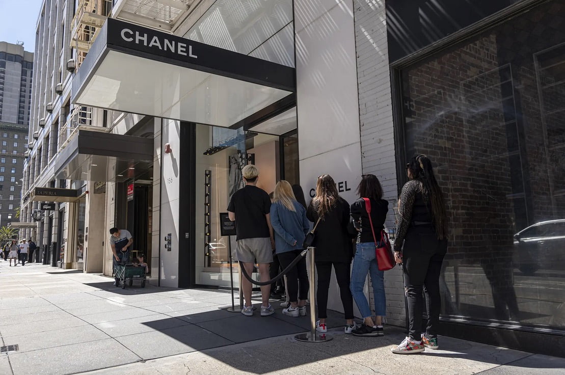 Is Queueing in Long Lines to Shop Here to Stay? | PurseBop