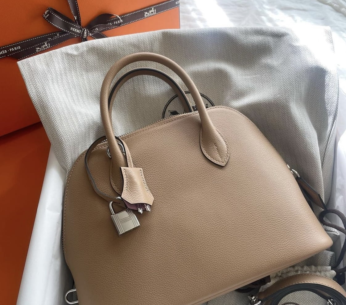 The latest color from the Hermes Spring/Summer 2022 collection! Comfortable  brown Chai is now in stock.
