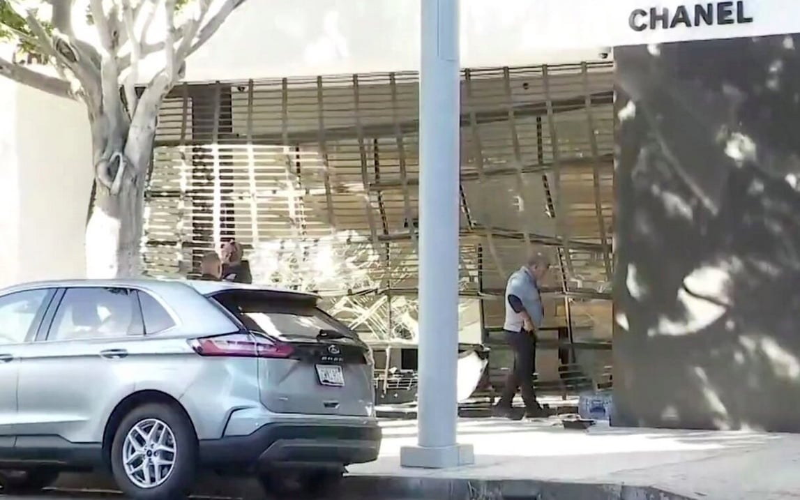 Thieves Crash Car Through Front of Beverly Hills Neiman Marcus – NBC Los  Angeles