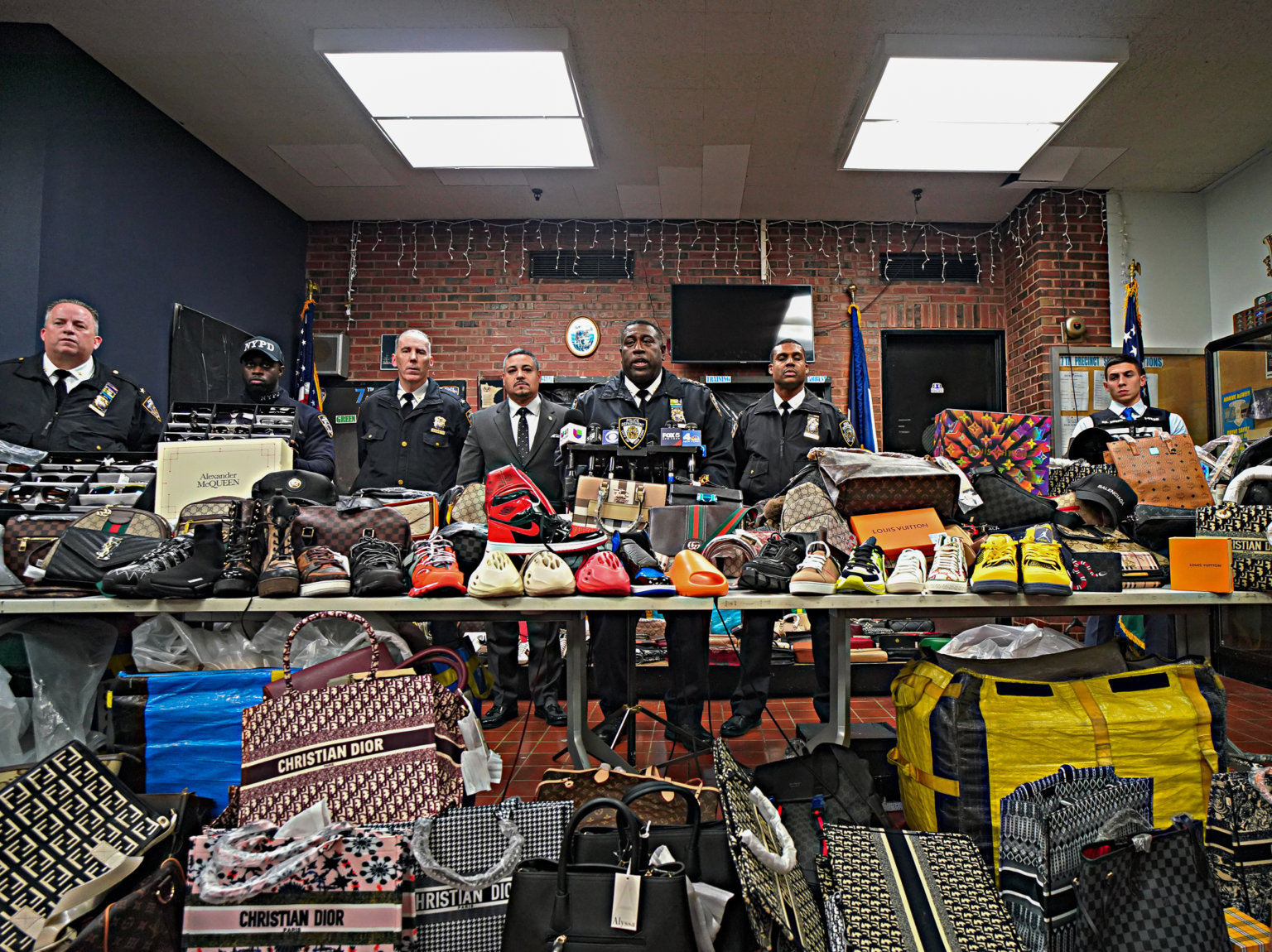 Bag, shoe counterfeiters back in force on NYC's Canal Street