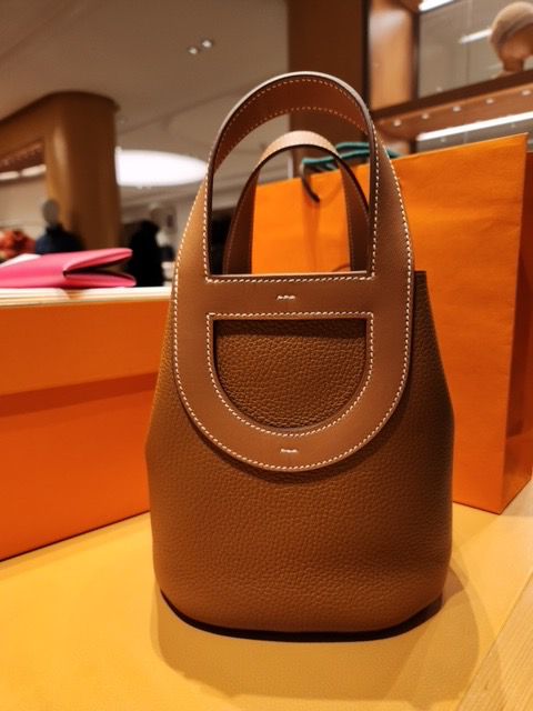 First Look at the New Hermès 'In the Loop' Bag - PurseBop